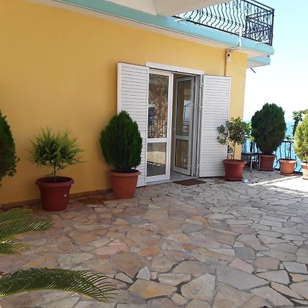 Odhisea Hotel Restaurant Кепаро Екстериор снимка