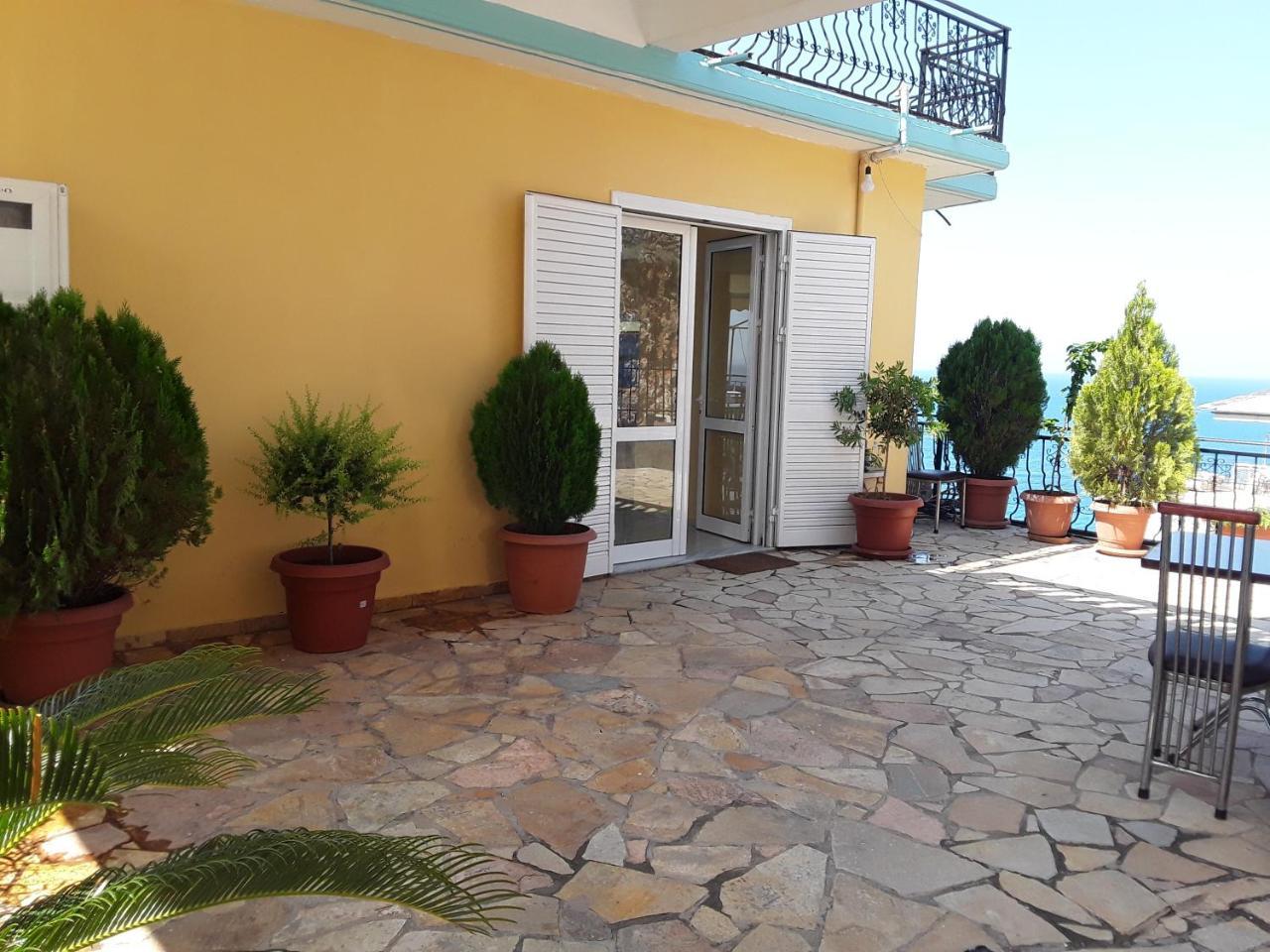 Odhisea Hotel Restaurant Кепаро Екстериор снимка