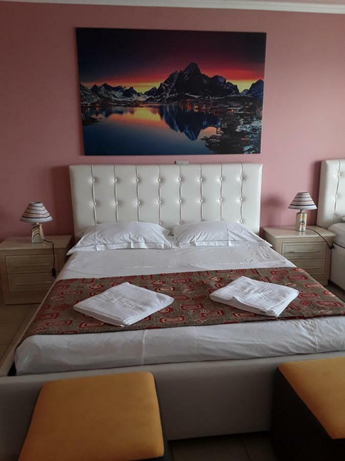Odhisea Hotel Restaurant Кепаро Екстериор снимка
