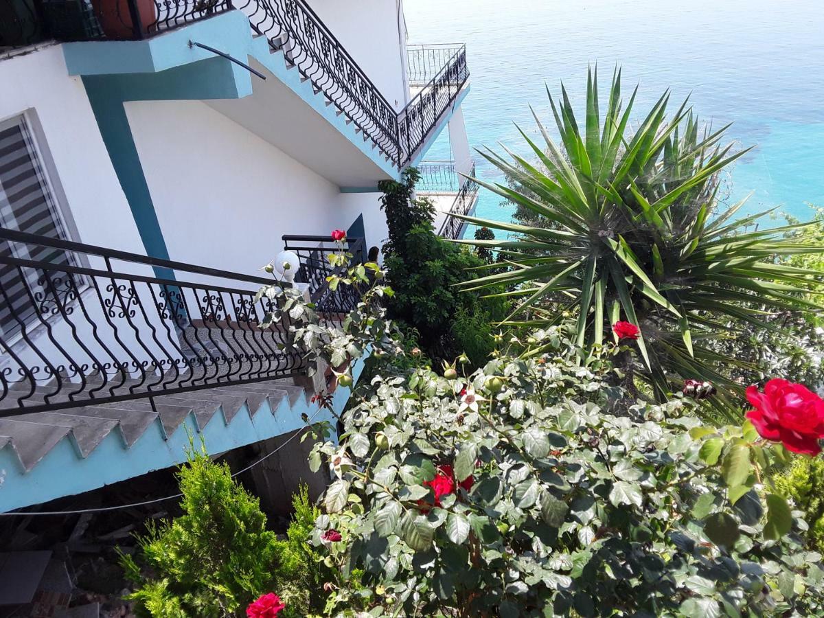 Odhisea Hotel Restaurant Кепаро Екстериор снимка