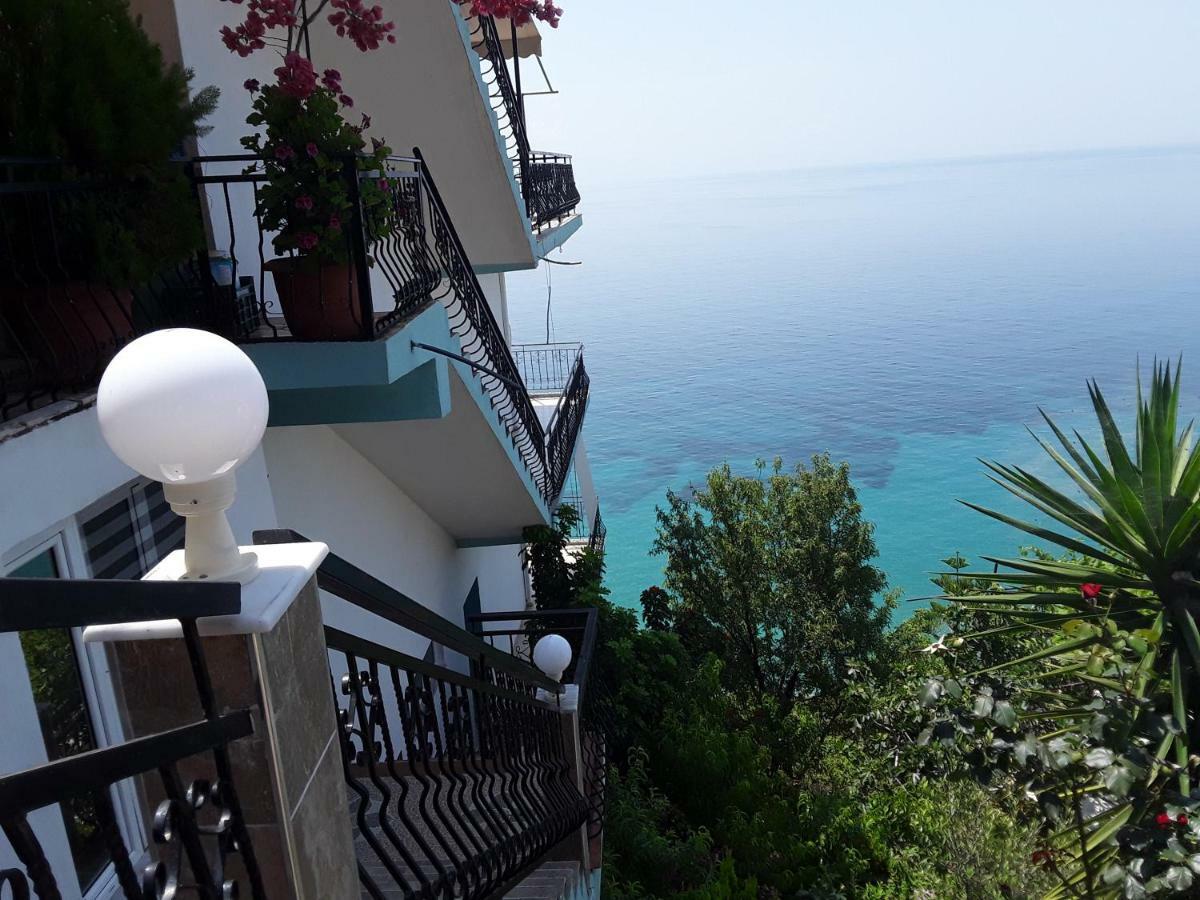 Odhisea Hotel Restaurant Кепаро Екстериор снимка