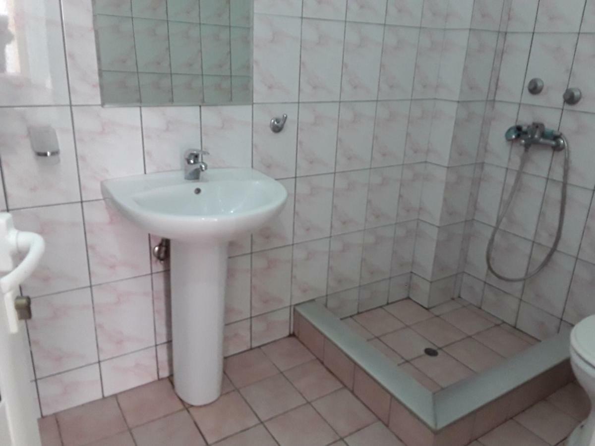 Odhisea Hotel Restaurant Кепаро Екстериор снимка
