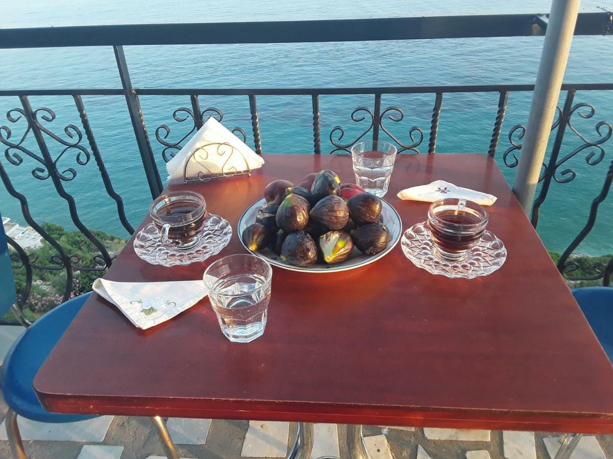 Odhisea Hotel Restaurant Кепаро Екстериор снимка