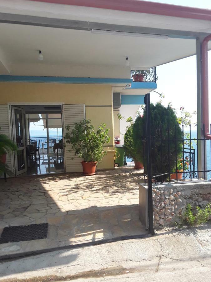 Odhisea Hotel Restaurant Кепаро Екстериор снимка