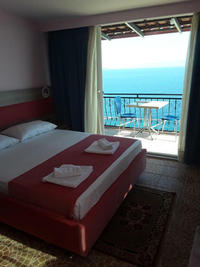 Odhisea Hotel Restaurant Кепаро Екстериор снимка